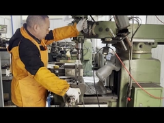 Máy cắt giấy mô-tơ được gắn trên tường